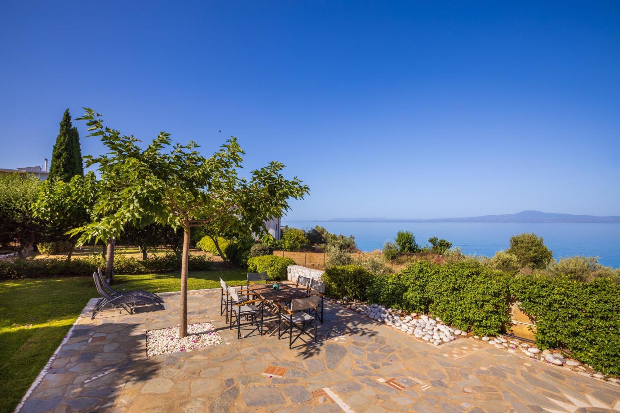 Messinian Blue Seaside Villa Каламата Екстериор снимка