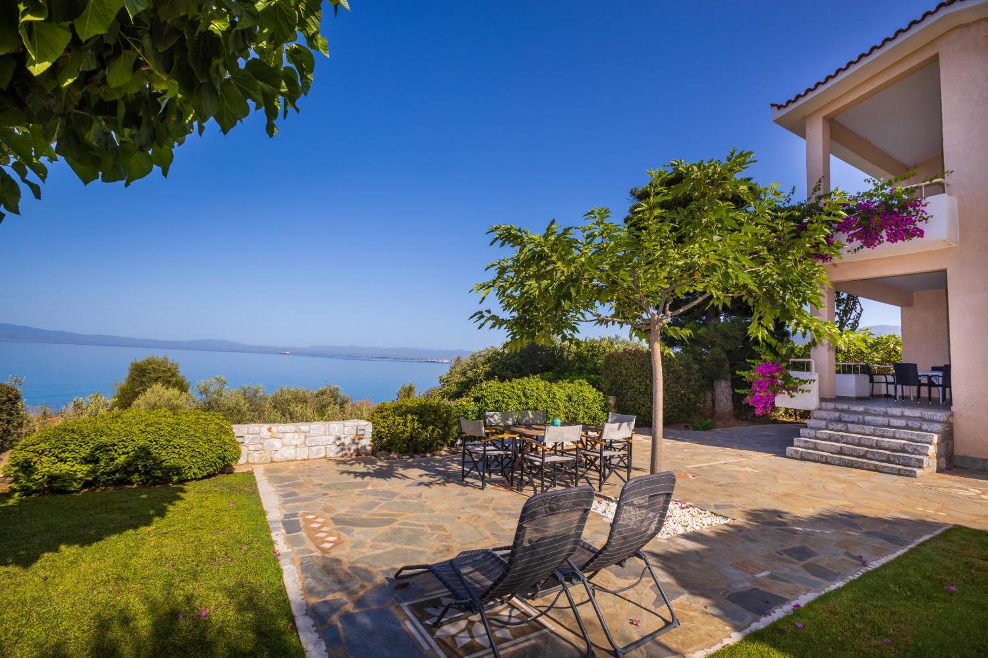 Messinian Blue Seaside Villa Каламата Екстериор снимка