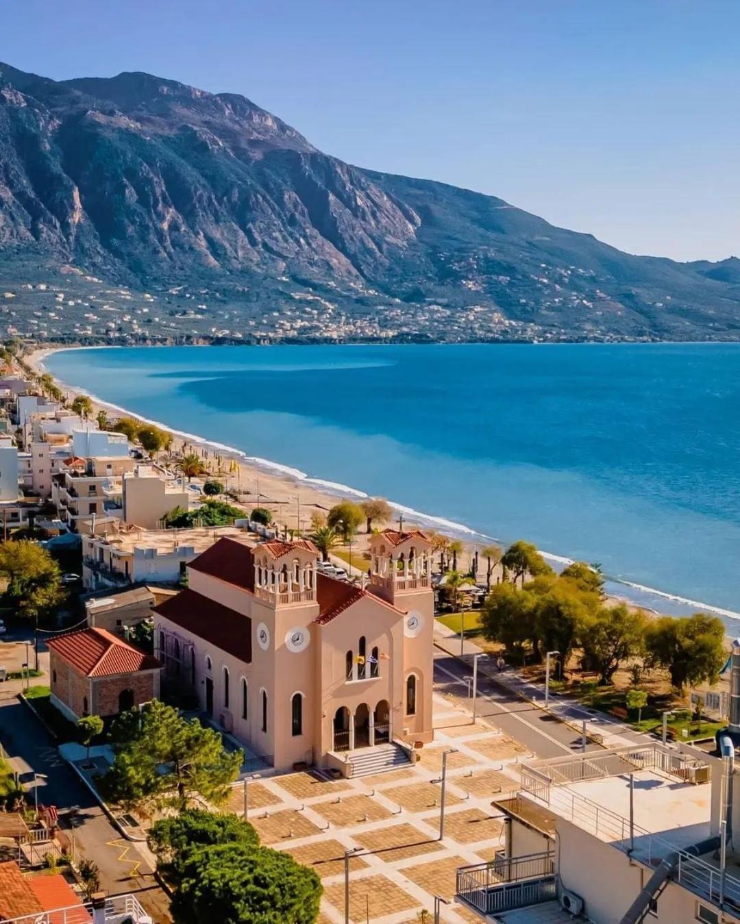 Messinian Blue Seaside Villa Каламата Екстериор снимка