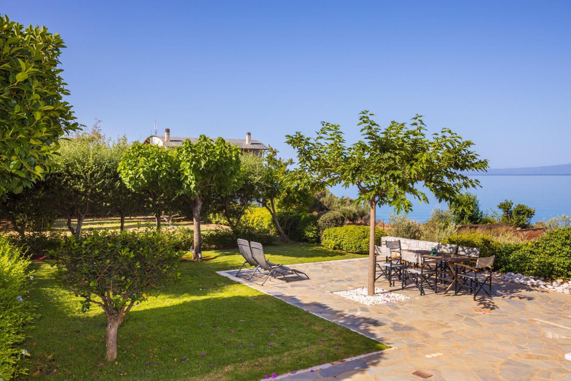 Messinian Blue Seaside Villa Каламата Екстериор снимка
