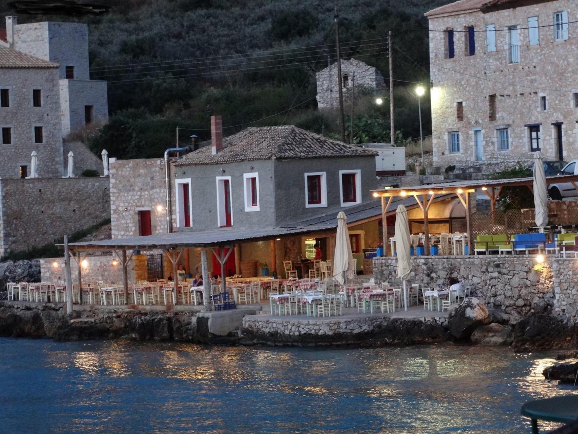 Messinian Blue Seaside Villa Каламата Екстериор снимка