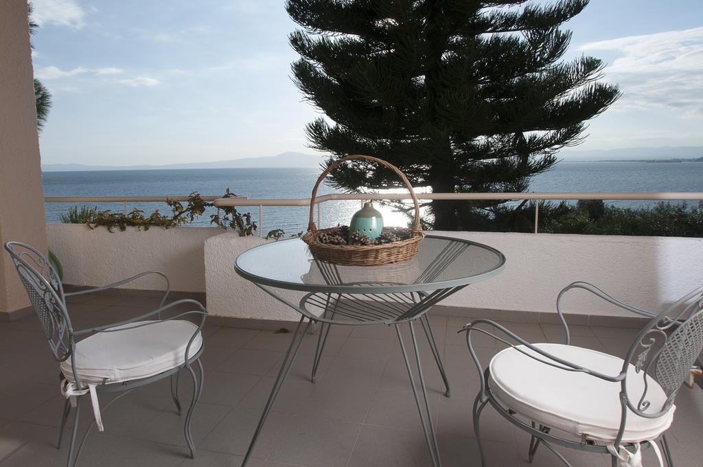 Messinian Blue Seaside Villa Каламата Екстериор снимка
