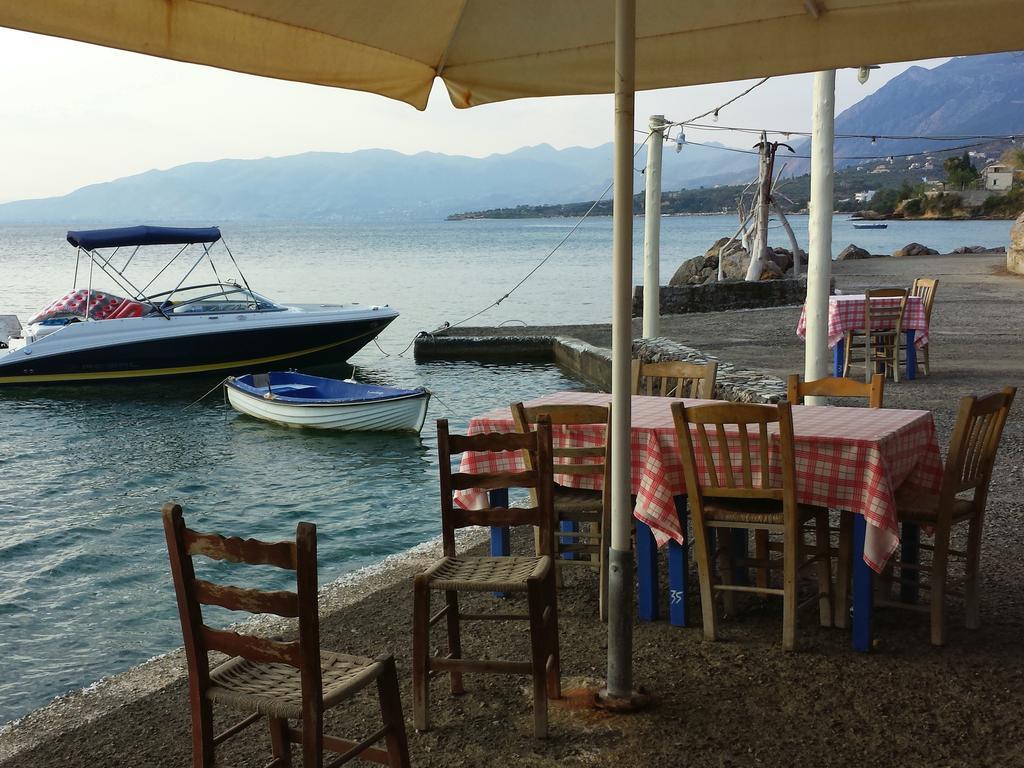 Messinian Blue Seaside Villa Каламата Екстериор снимка