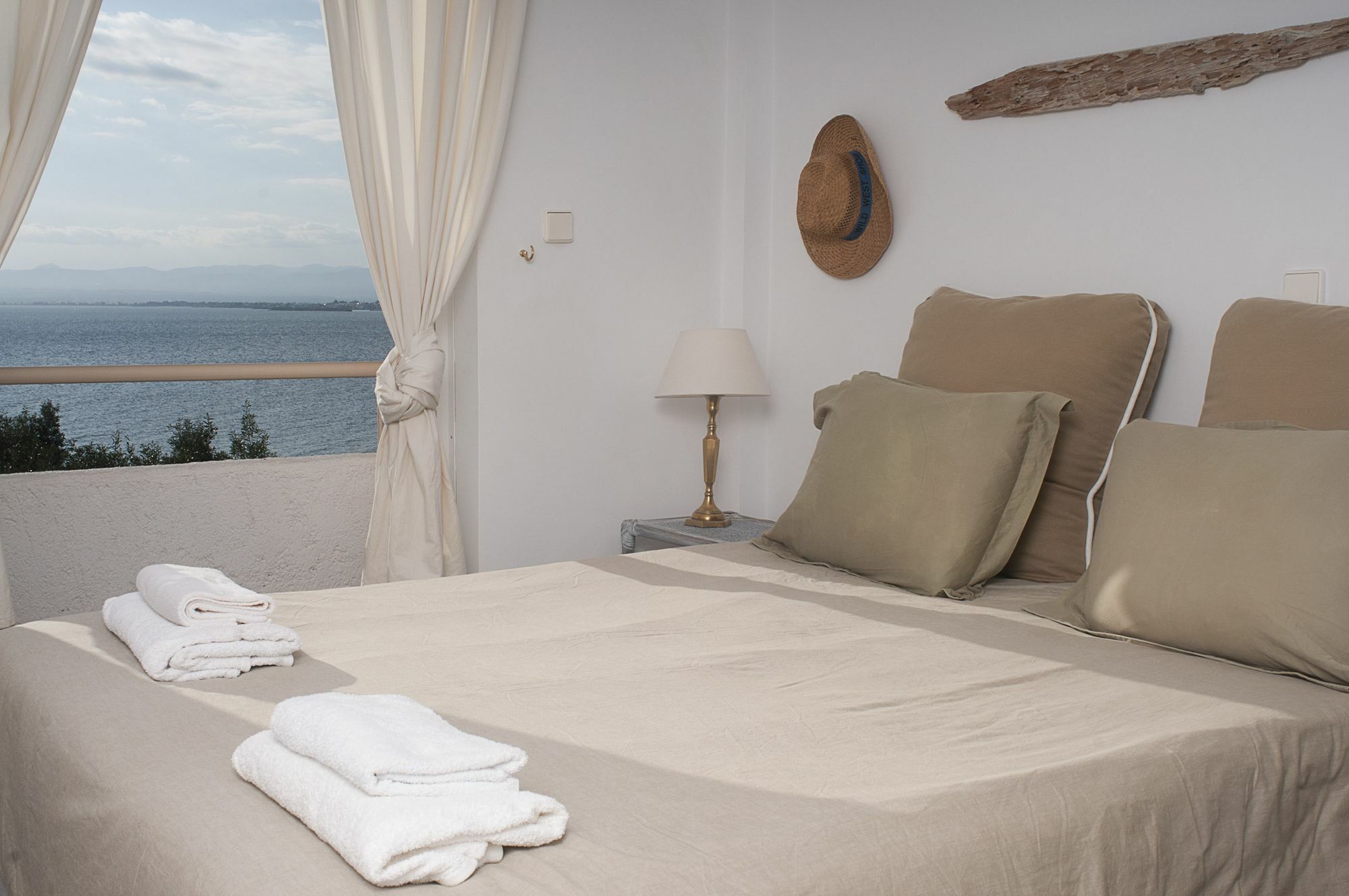 Messinian Blue Seaside Villa Каламата Екстериор снимка