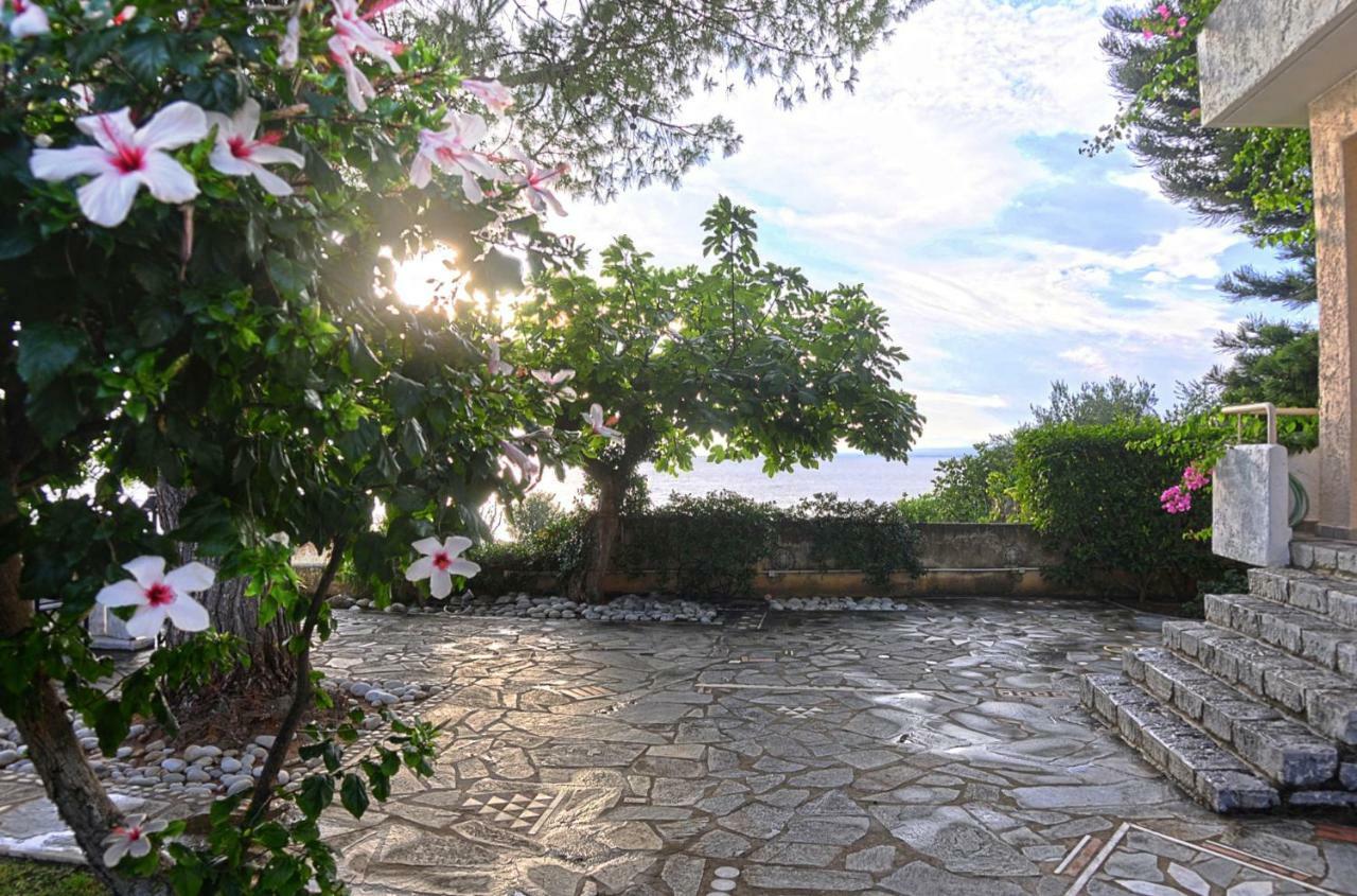 Messinian Blue Seaside Villa Каламата Екстериор снимка